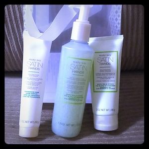 Mary Kay satin hands set